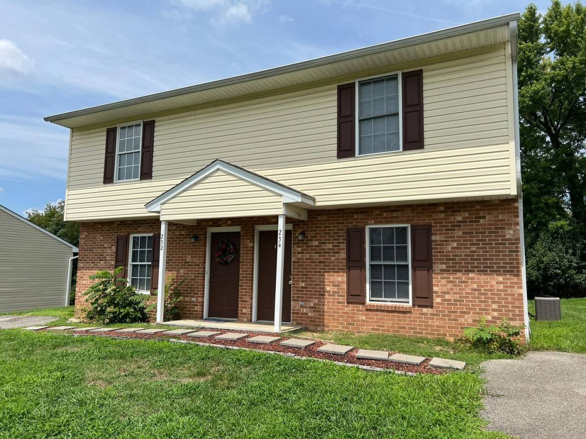 Apartment for rent at 220-240 E Augusta Ave, Vinton, VA 24179