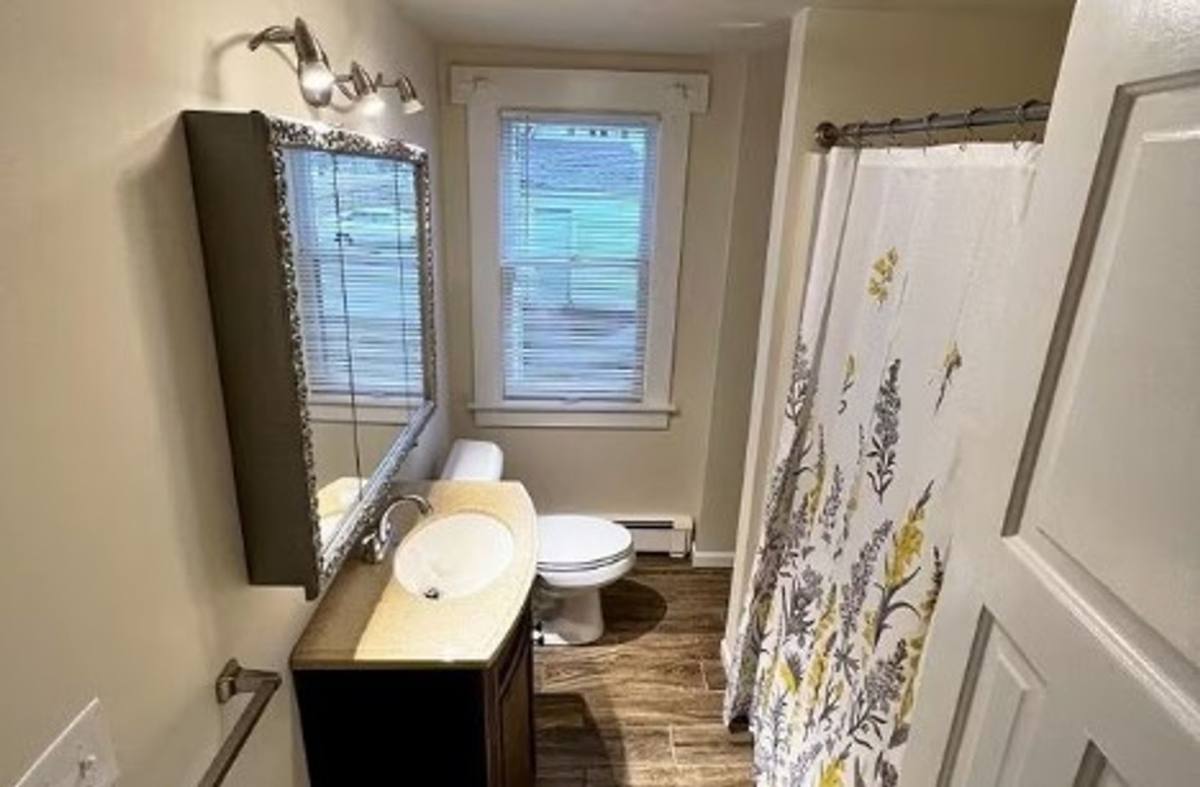 Apartment for rent at 513 Rodd St, Midland, MI 48640