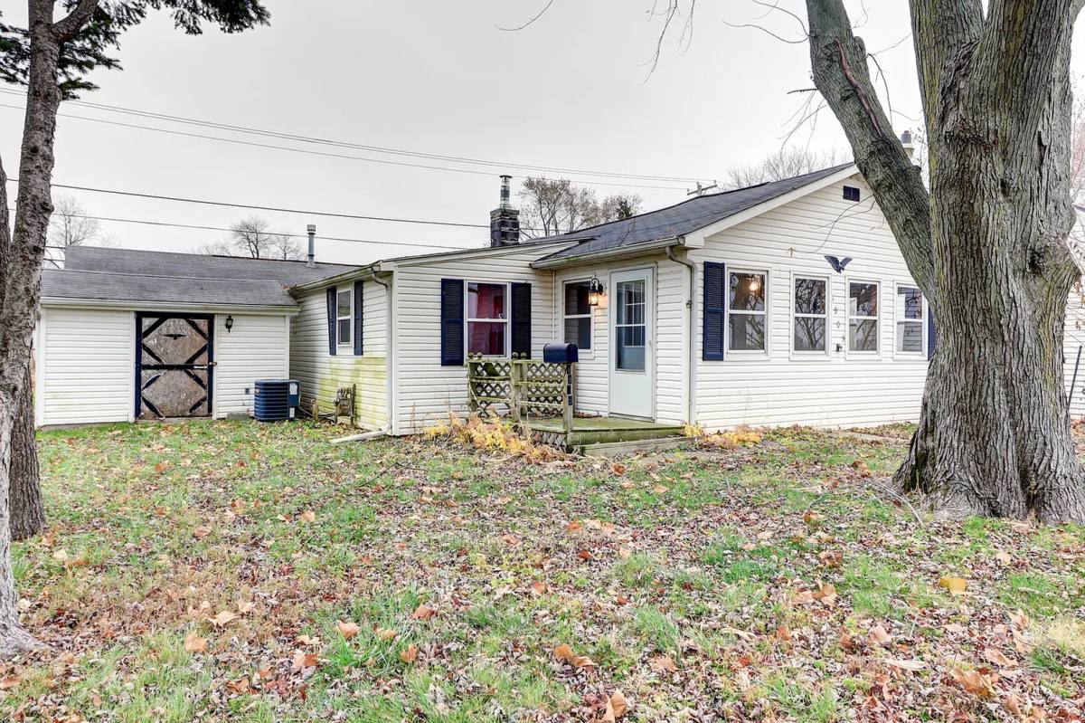 House for rent at 1905 14th Ave, Rock Falls, IL 61071