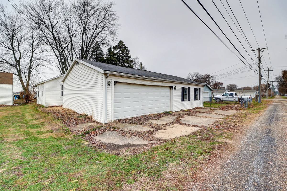 House for rent at 1905 14th Ave, Rock Falls, IL 61071