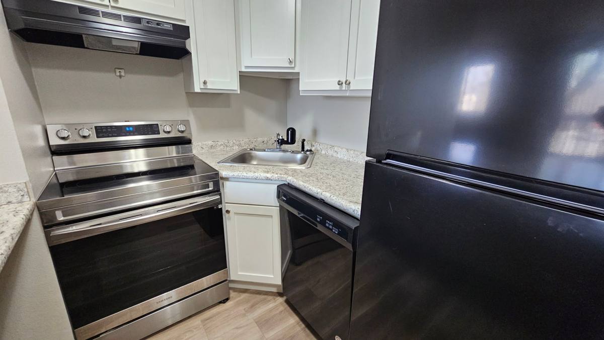Apartment for rent at 1400 E Walnut St, Des Moines, IA 50316