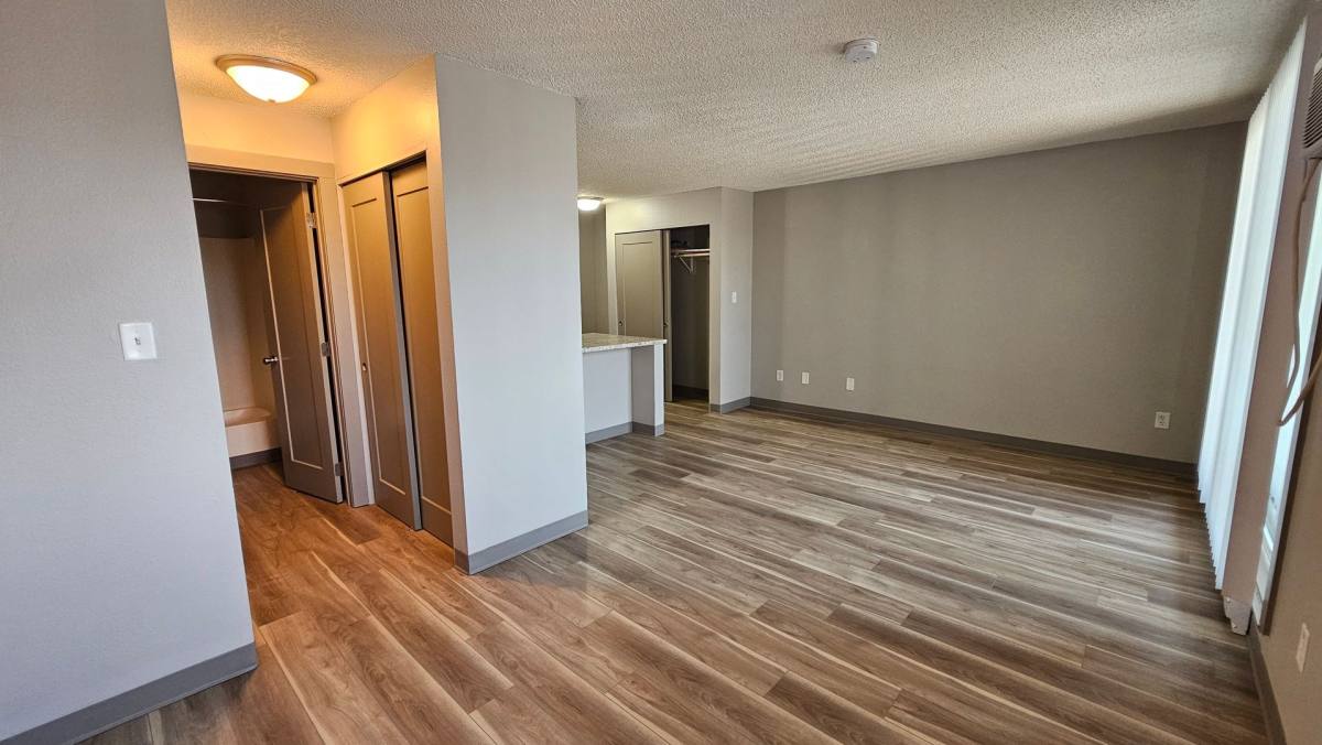 Apartment for rent at 1400 E Walnut St, Des Moines, IA 50316