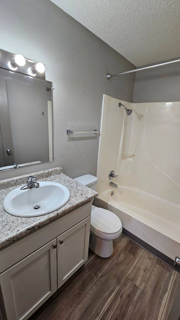 Apartment for rent at 1400 E Walnut St, Des Moines, IA 50316