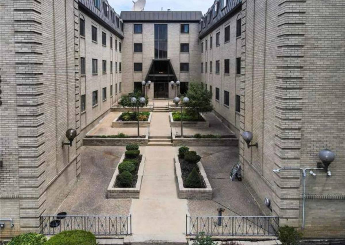 Condo for rent at 4355 Maryland Ave, Saint Louis, MO 63108