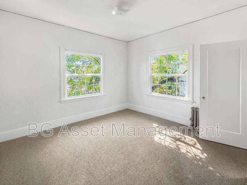 Apartment for rent at 1000 E 33rd St #301, Oakland, CA 94610