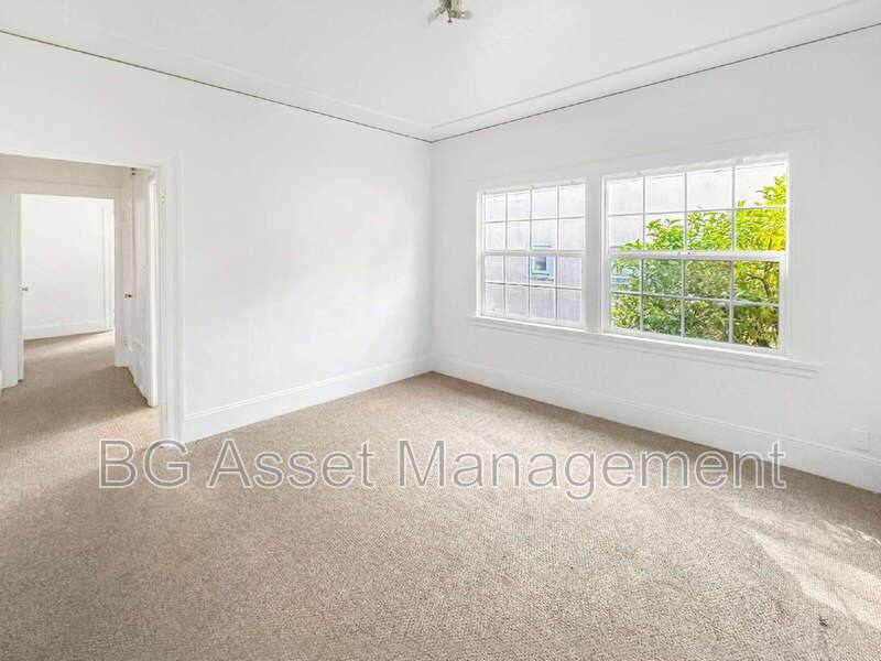 Apartment for rent at 1000 E 33rd St #301, Oakland, CA 94610