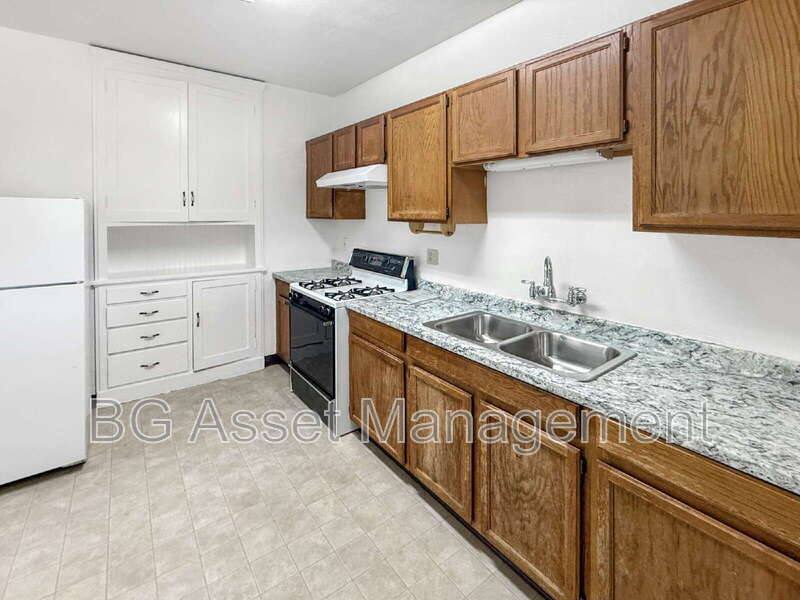 Apartment for rent at 1000 E 33rd St #301, Oakland, CA 94610