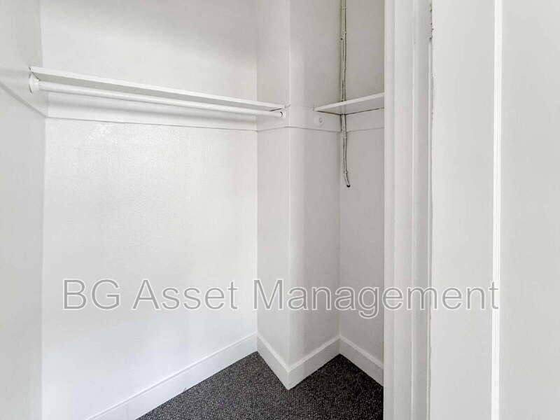 Apartment for rent at 1000 E 33rd St #301, Oakland, CA 94610