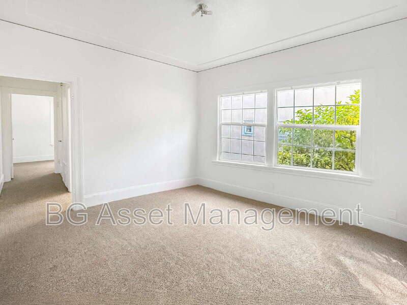 Apartment for rent at 1000 E 33rd St #301, Oakland, CA 94610