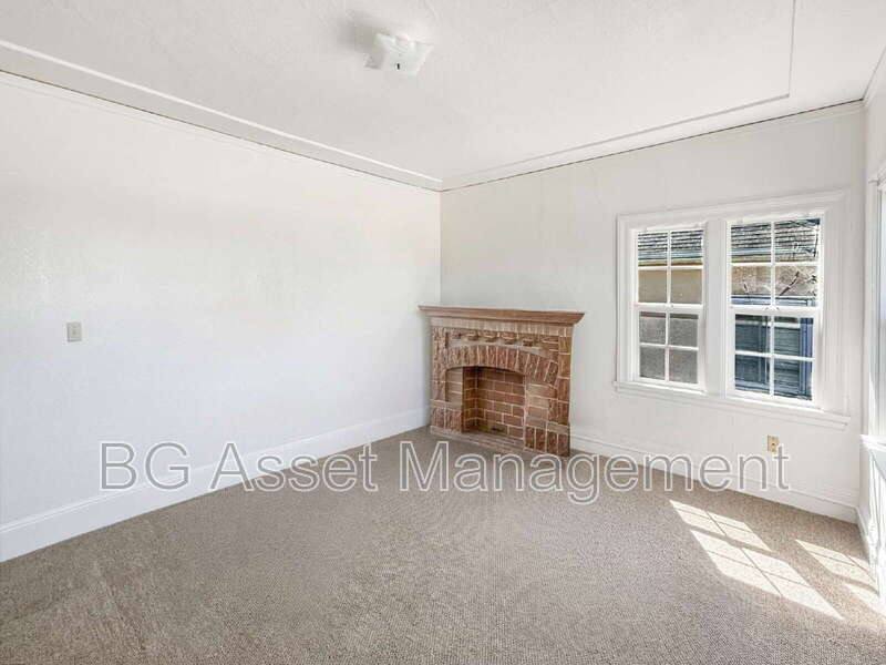 Apartment for rent at 1000 E 33rd St #301, Oakland, CA 94610