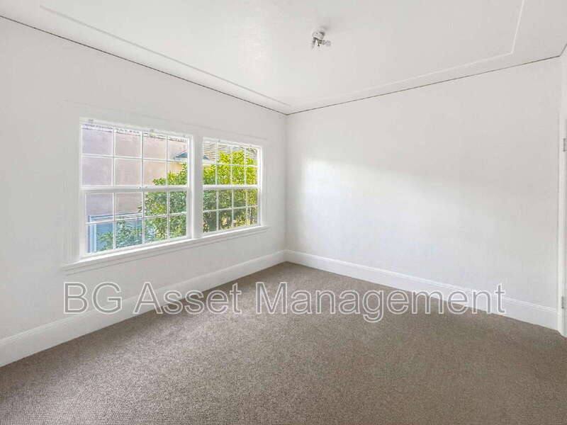 Apartment for rent at 1000 E 33rd St #301, Oakland, CA 94610