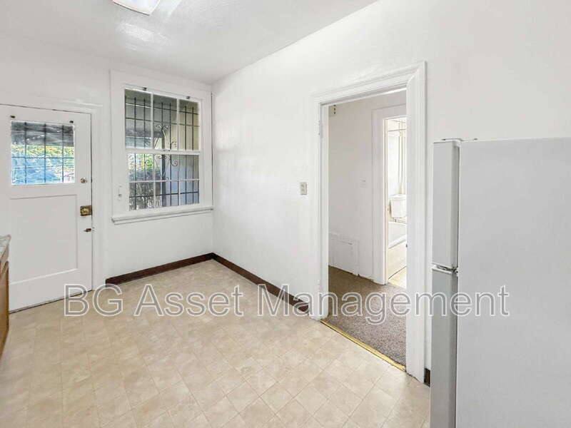 Apartment for rent at 1000 E 33rd St #301, Oakland, CA 94610
