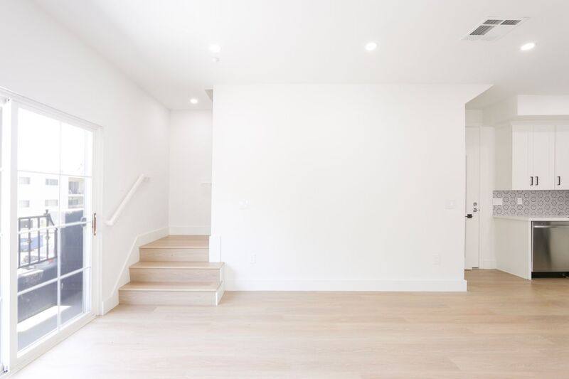 Apartment for rent at 1325 N Poinsettia #8, Los Angeles, CA 90046