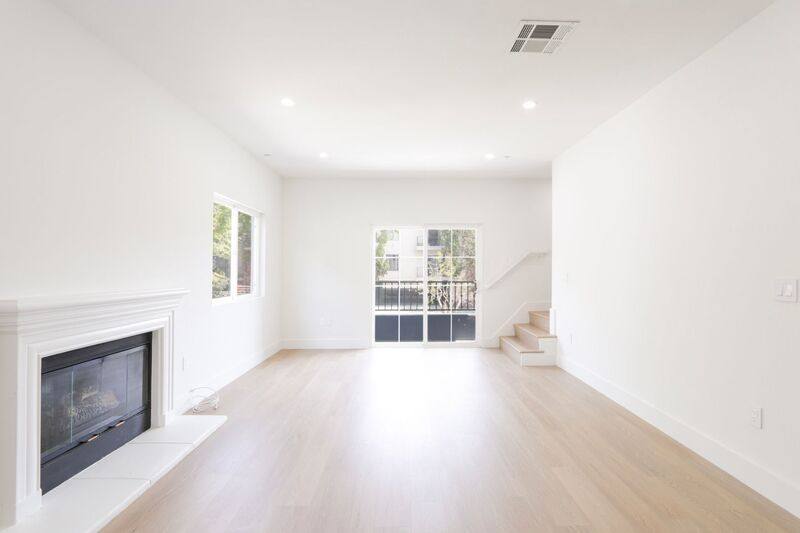 Apartment for rent at 1325 N Poinsettia #8, Los Angeles, CA 90046