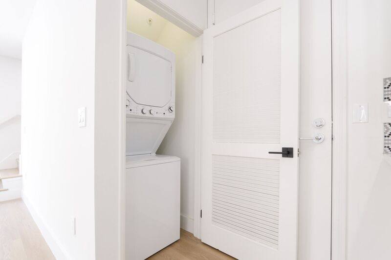 Apartment for rent at 1325 N Poinsettia #8, Los Angeles, CA 90046