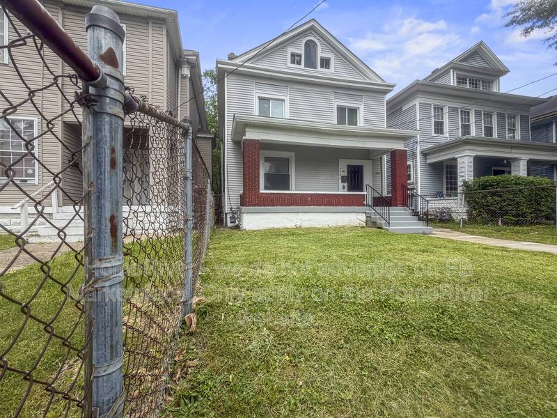 House for rent at 3909 W Broadway, Louisville, KY 40211