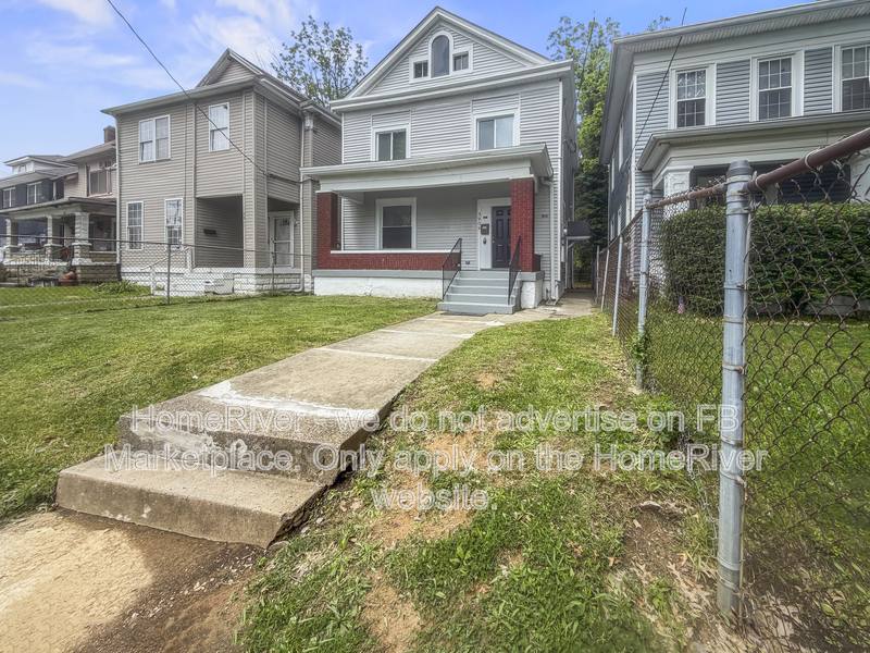 House for rent at 3909 W Broadway, Louisville, KY 40211