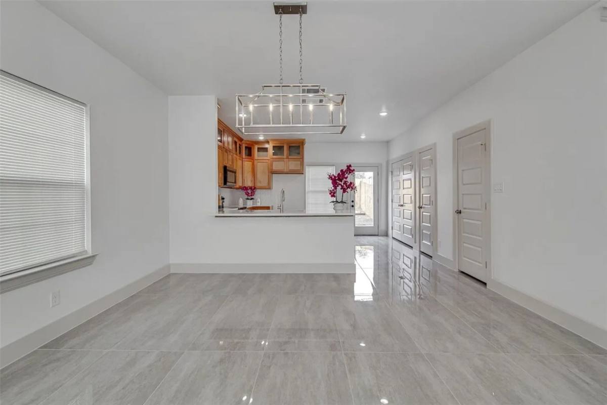 Townhouse for rent at 3155 N Glen Garden Dr, Fort Worth, TX 76119