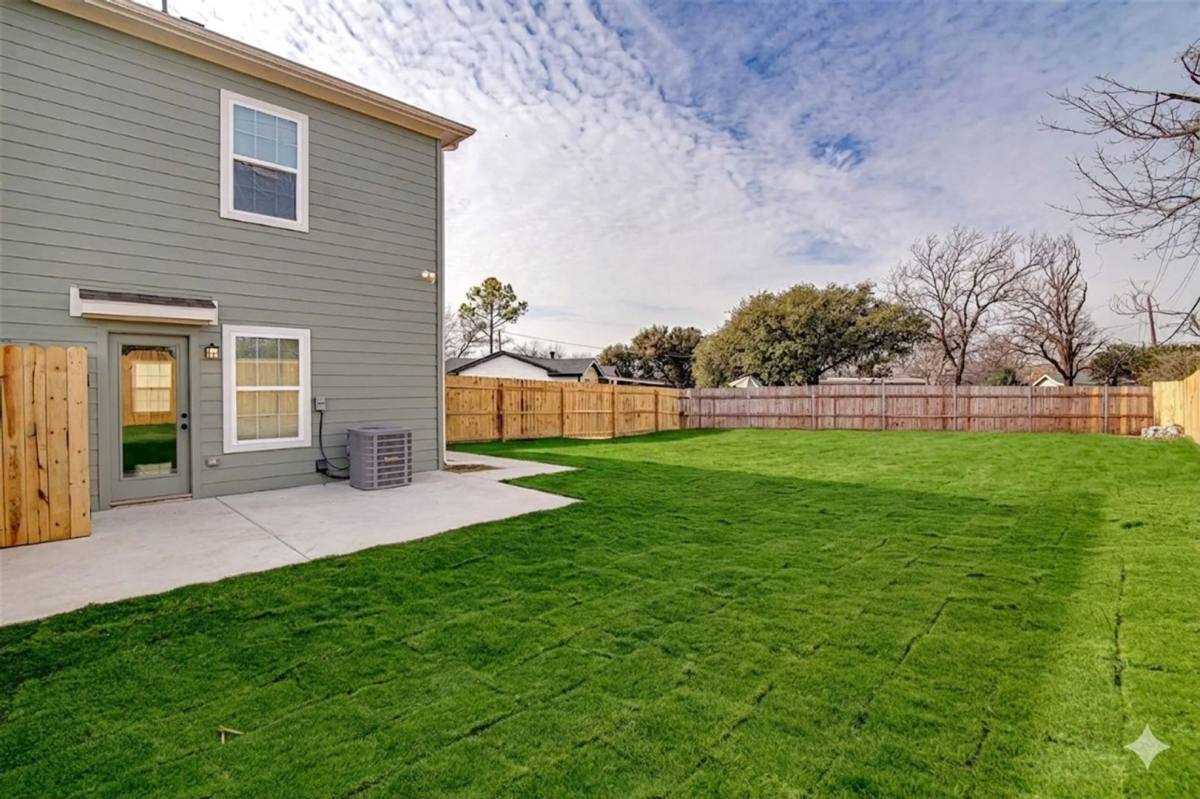 Townhouse for rent at 3155 N Glen Garden Dr, Fort Worth, TX 76119