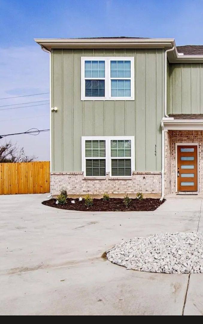 Townhouse for rent at 3155 N Glen Garden Dr, Fort Worth, TX 76119