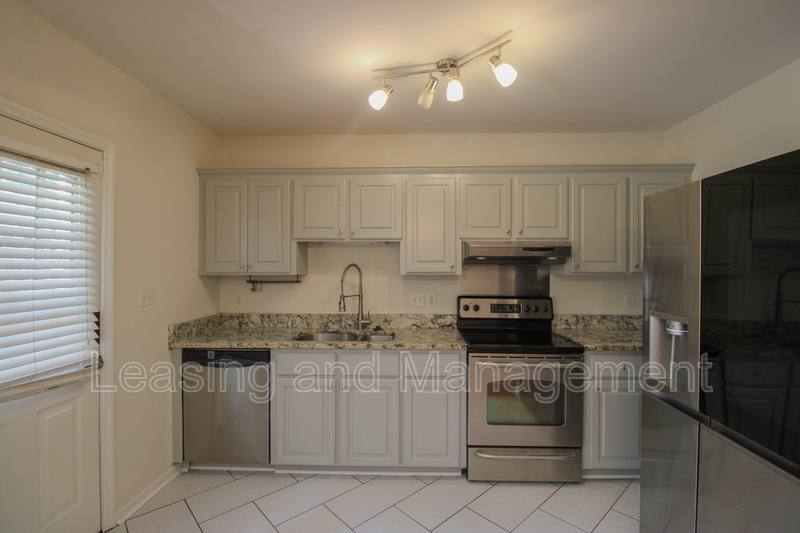 Townhouse for rent at 21 Hester St #3, Charleston, SC 29403