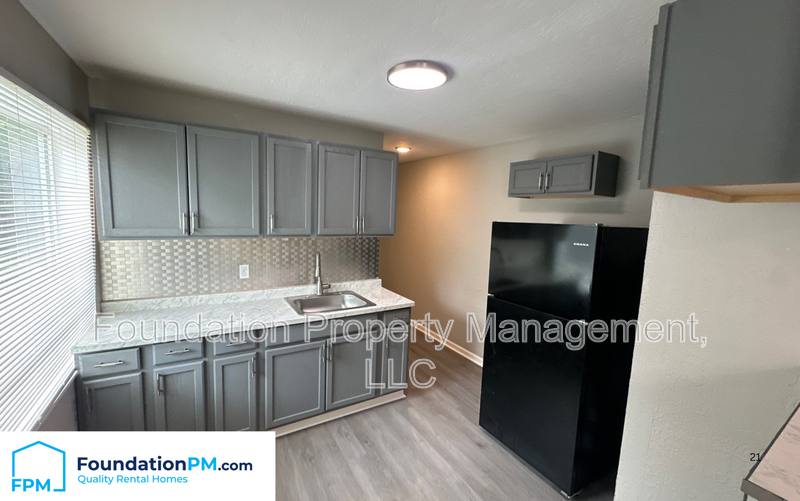 House for rent at 869 N Bingham St #1, Memphis, TN 38108