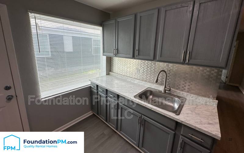 House for rent at 869 N Bingham St #1, Memphis, TN 38108