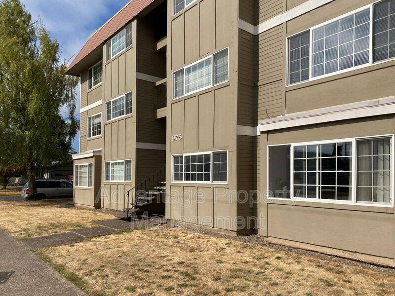 Apartment for rent at 975 NW Garfield Ave #1, Corvallis, OR 97330