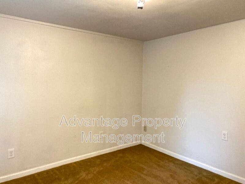 House for rent at 301 N Main St, Lebanon, OR 97355