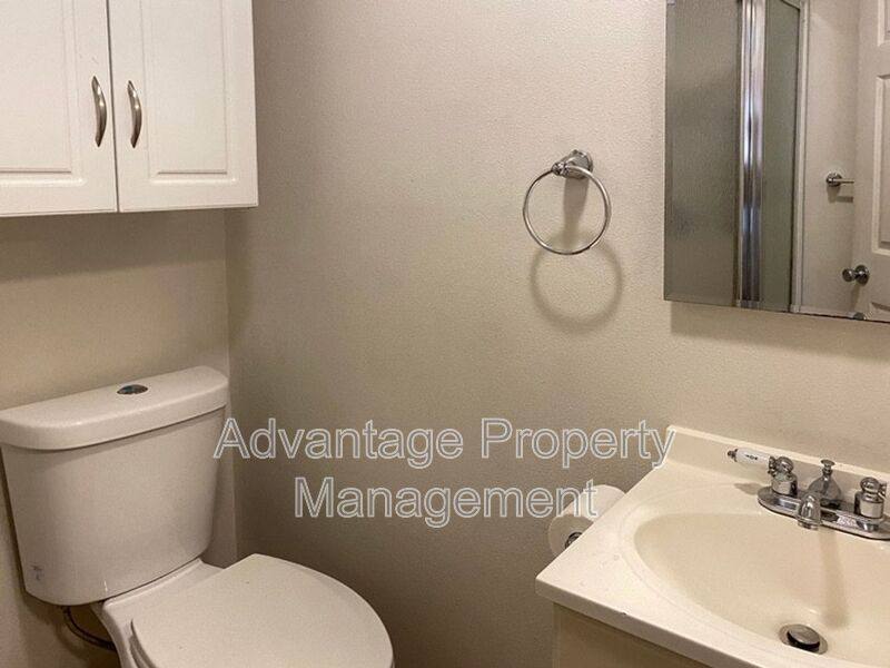 House for rent at 301 N Main St, Lebanon, OR 97355