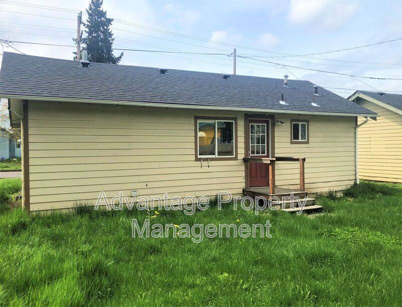 House for rent at 301 N Main St, Lebanon, OR 97355