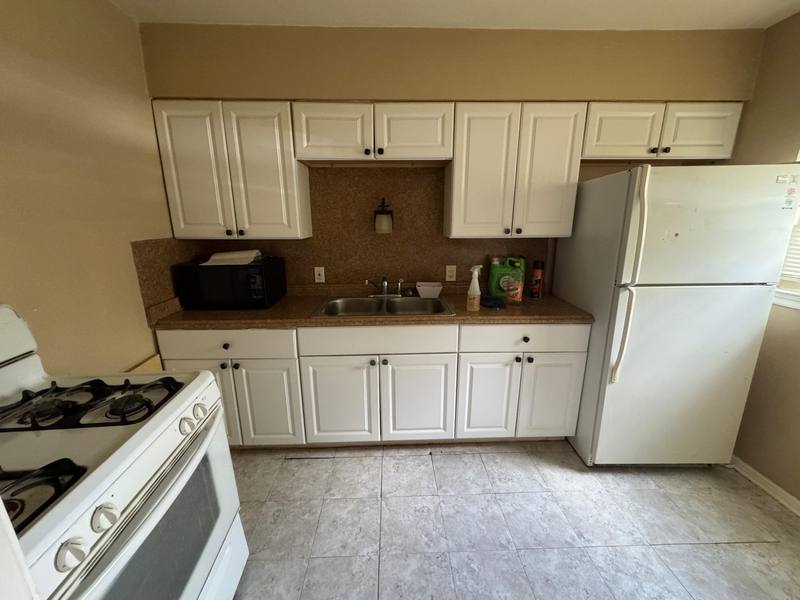 Apartment for rent at 21301 Kingsville St #1, Harper Woods, MI 48225