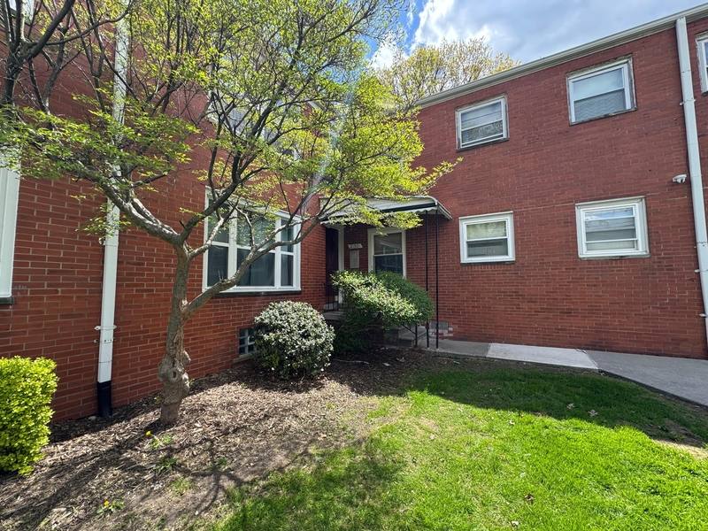 Apartment for rent at 21301 Kingsville St #1, Harper Woods, MI 48225