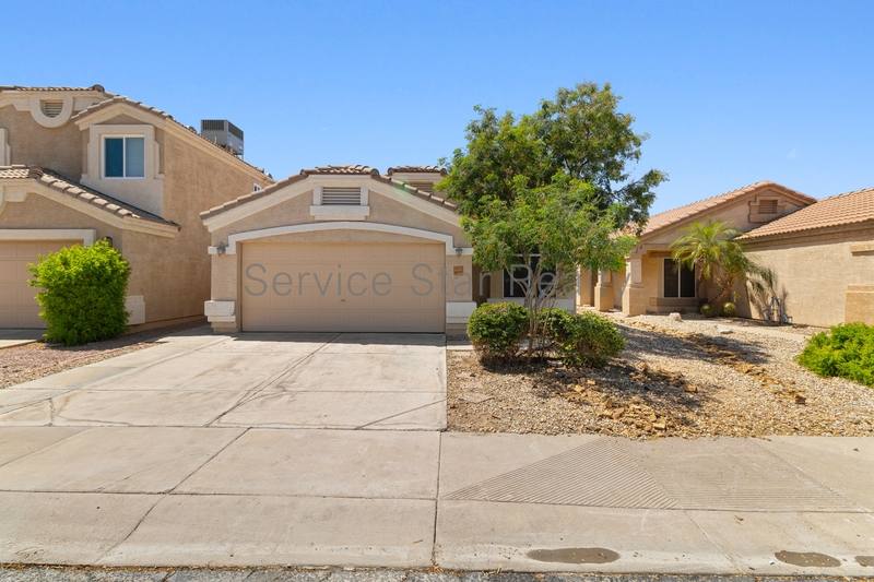 House for rent at 3039 E Hononegh Dr, Phoenix, AZ 85050