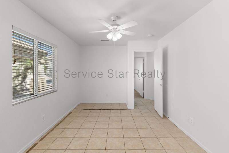 House for rent at 3039 E Hononegh Dr, Phoenix, AZ 85050