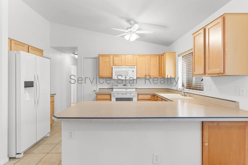 House for rent at 3039 E Hononegh Dr, Phoenix, AZ 85050