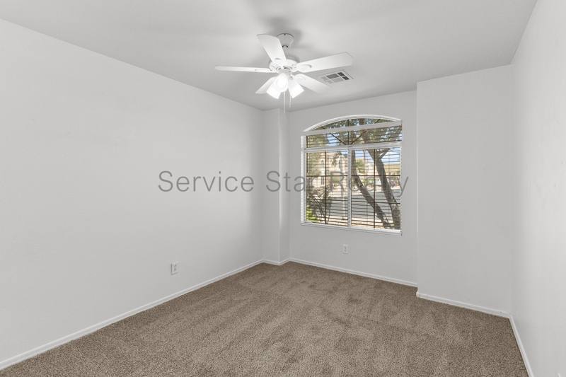 House for rent at 3039 E Hononegh Dr, Phoenix, AZ 85050