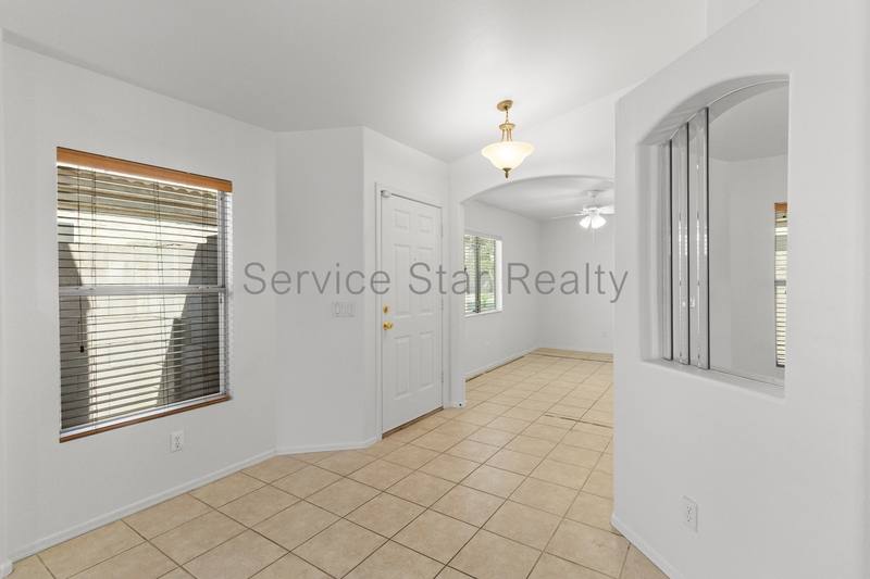 House for rent at 3039 E Hononegh Dr, Phoenix, AZ 85050