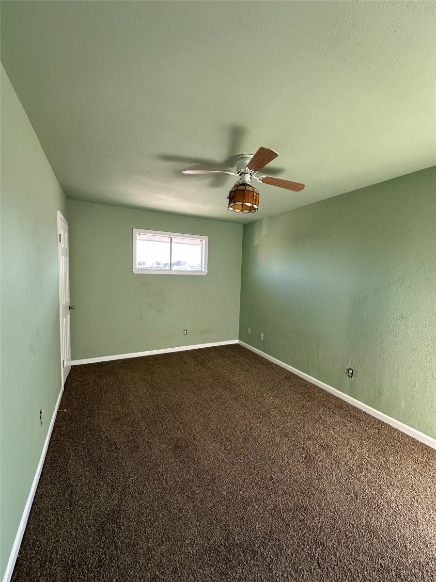 House for rent at 516 Holiday Dr, Galveston, TX 77550