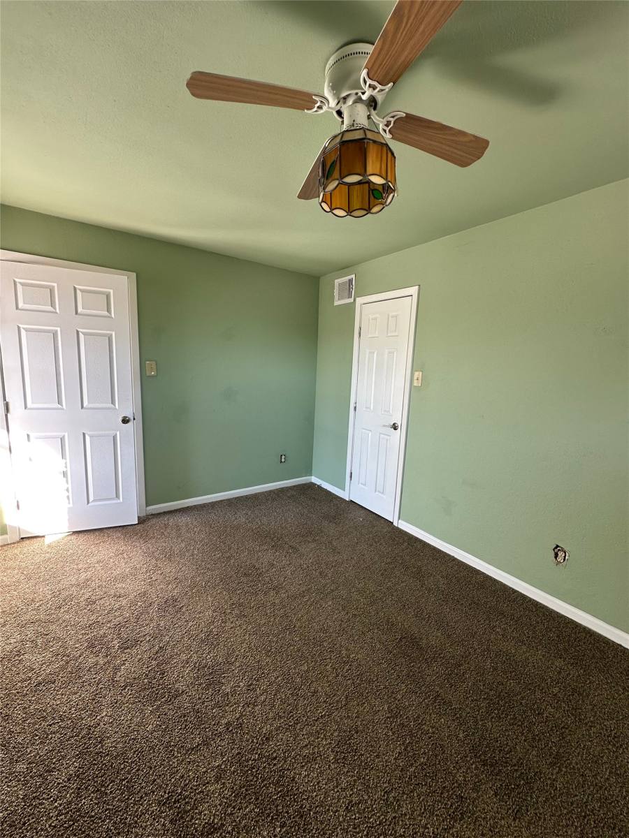 House for rent at 516 Holiday Dr, Galveston, TX 77550