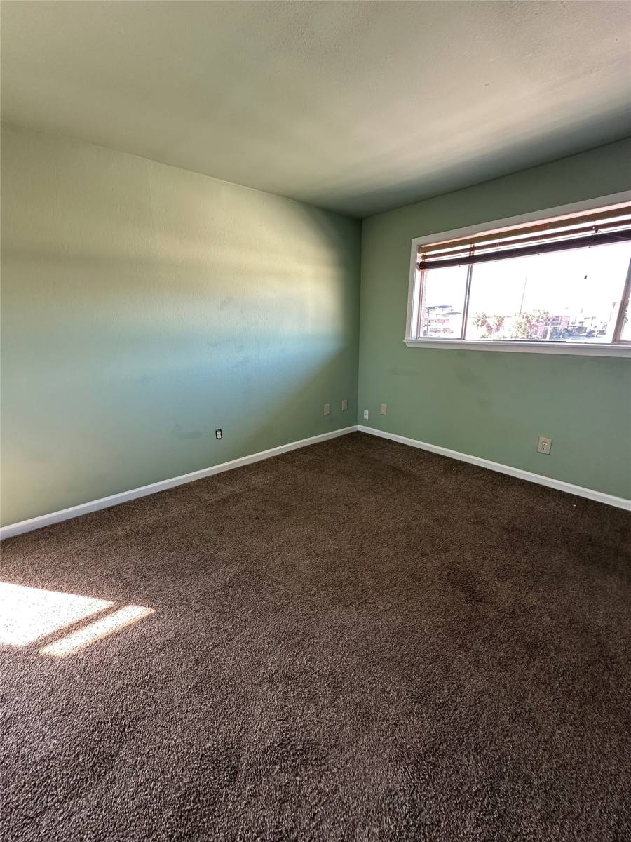 House for rent at 516 Holiday Dr, Galveston, TX 77550