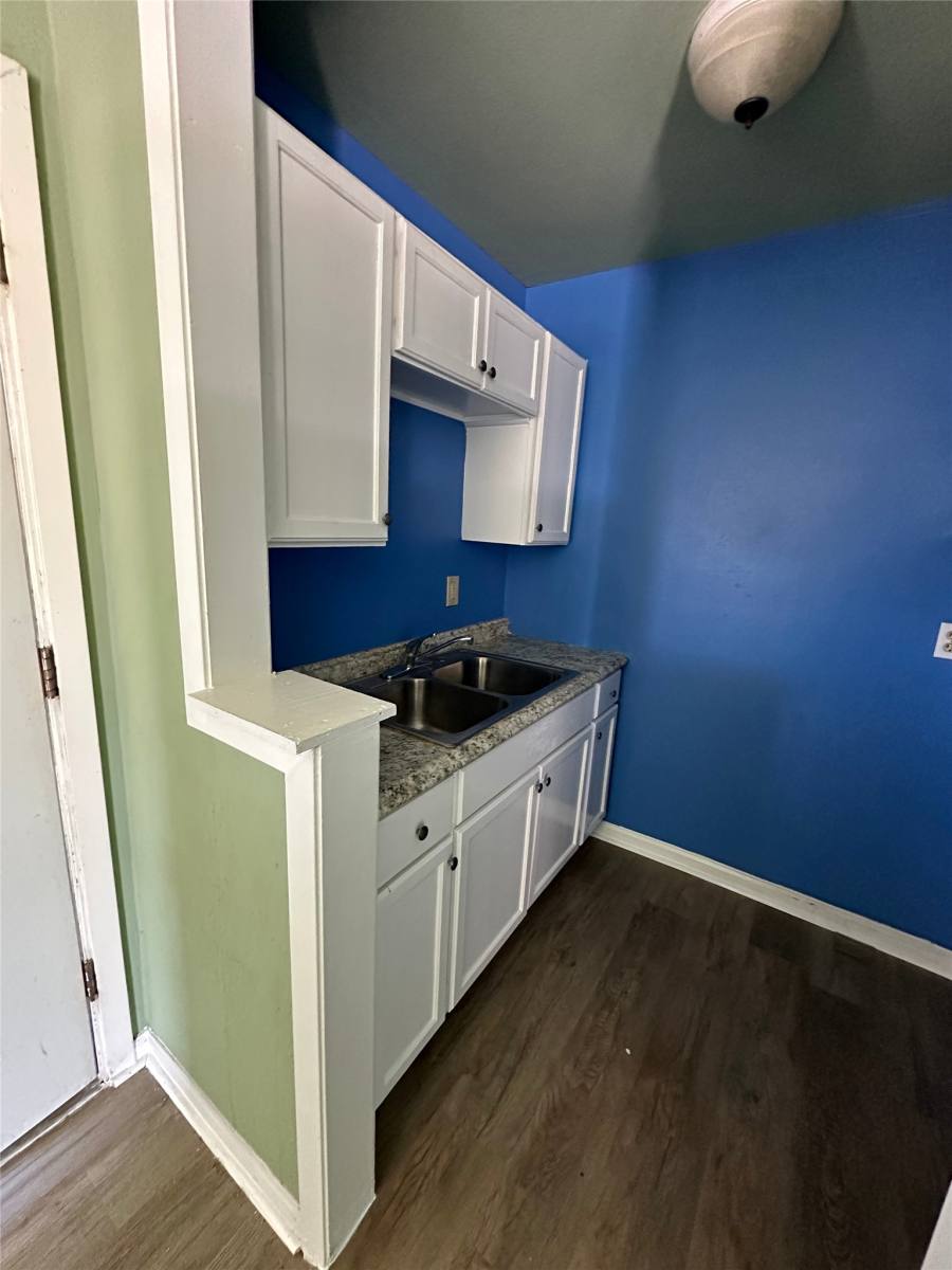 House for rent at 516 Holiday Dr, Galveston, TX 77550