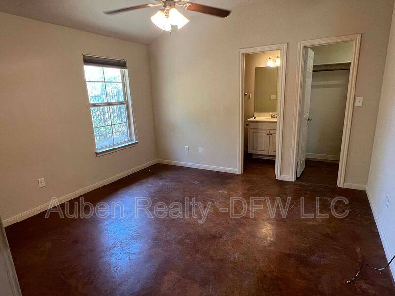 Apartment for rent at 2308 S 3rd St #B, Waco, TX 76707