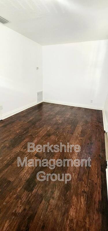 Townhouse for rent at 940 E Palmetto St, Lakeland, FL 33801