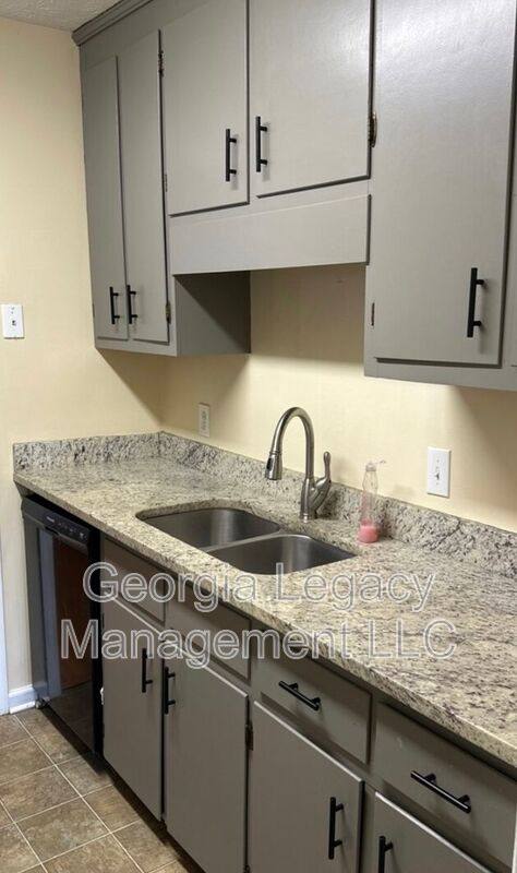 Townhouse for rent at 106-1 Oak Park Court, Athens, GA 30605
