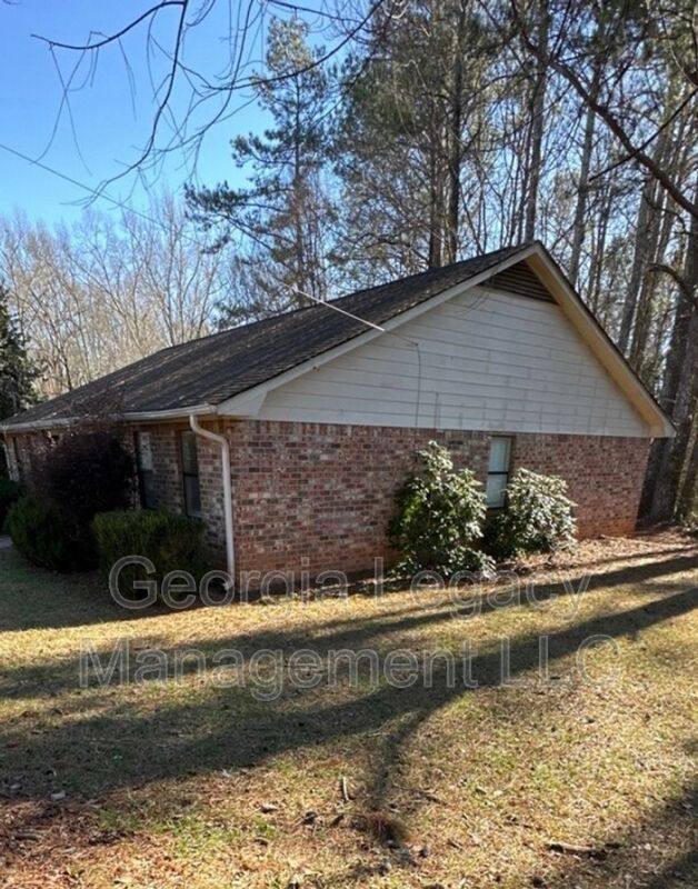 Townhouse for rent at 106-1 Oak Park Court, Athens, GA 30605