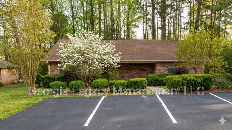 Townhouse for rent at 106-1 Oak Park Court, Athens, GA 30605