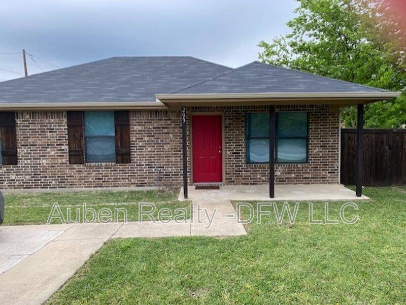 House for rent at 203 W Willow St, Sanger, TX 76266