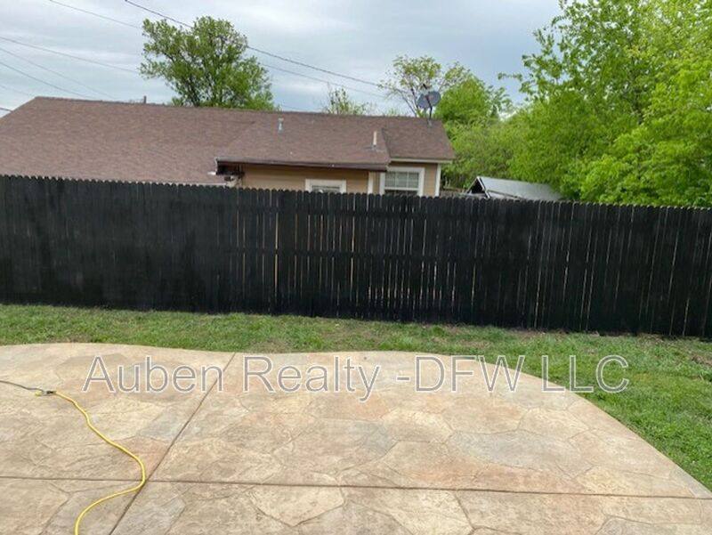 House for rent at 203 W Willow St, Sanger, TX 76266