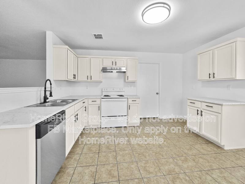House for rent at 4261 Meadowknoll Dr, Fort Worth, TX 76123